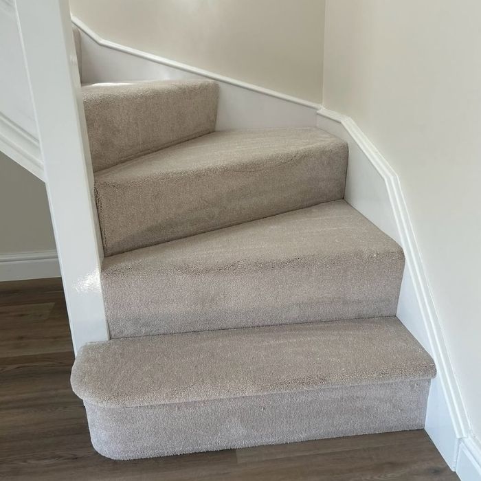 Carpet installation in Dubai Marina apartment