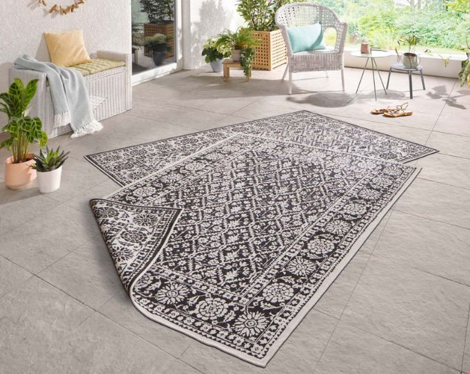 premium outdoor carpets Dubai